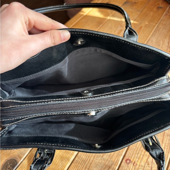 Elegant Black and Brown Handbag - Picture 5 of 9